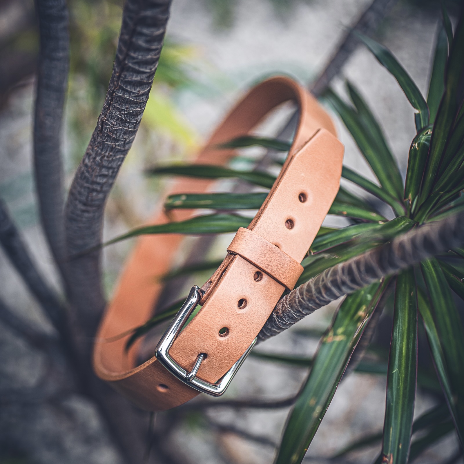 A good quality belt should be made of full grain leather, have high-quality hardware, and be designed for comfort and durability.